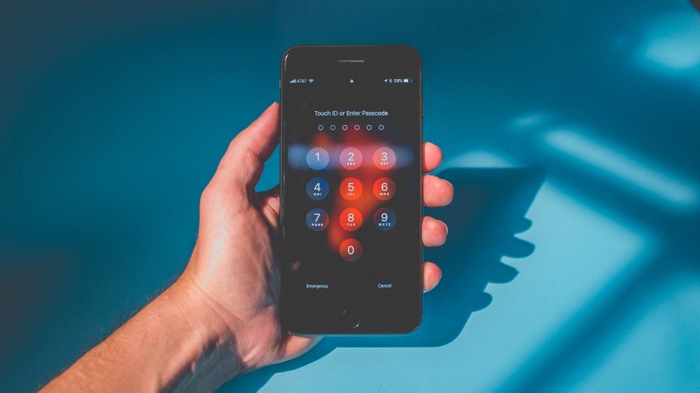 iPhone’s “biggest leak ever” opens the door for hackers